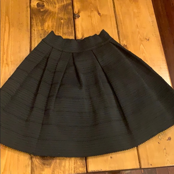 Black skirt - Picture 1 of 4